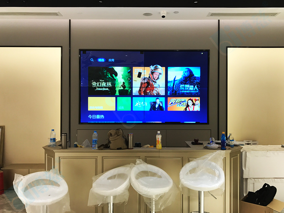 博慈为上海万象城购物中心量身定制了一套2行2列的液晶拼接屏多媒体展示系统