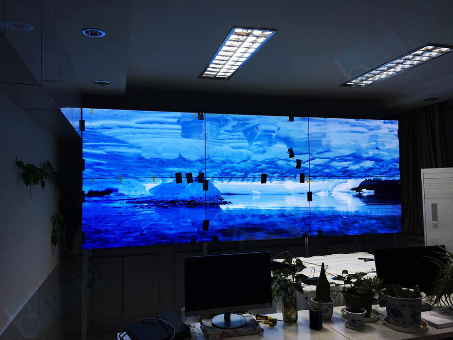 三星工业级55寸拼接屏拼接成2×3的大屏幕电视墙