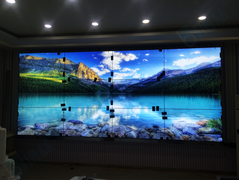 三星55寸液晶拼接屏为新疆巴州公交运输局提供了一套智能化的监控平台显示系统