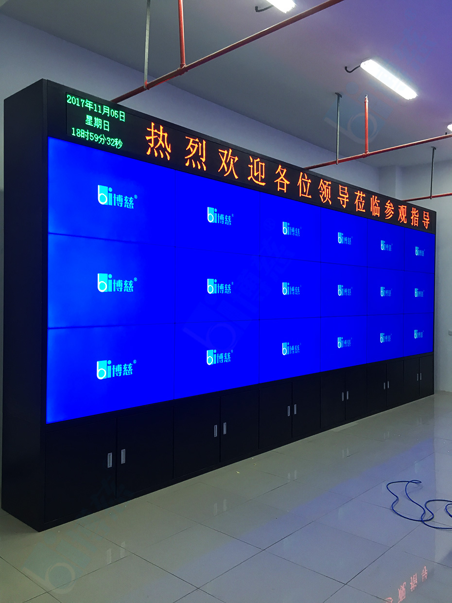 博慈打造一个机柜式3×6拼接的监控系统电视墙