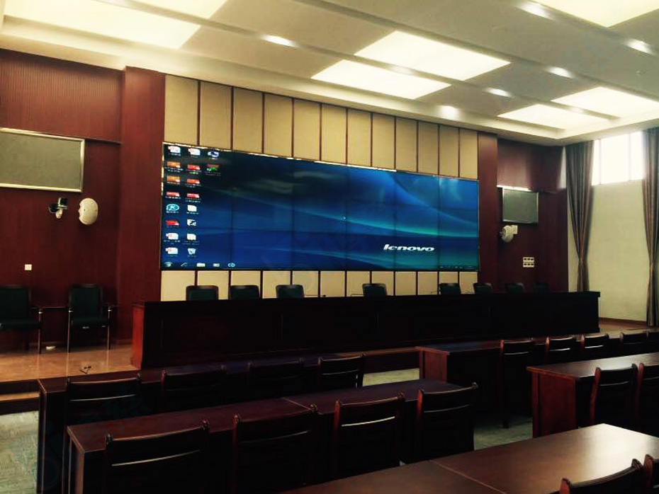 博慈为浙江嘉兴公共资源交易中心量身定制了一套18块壁挂式3×6拼接的多媒体会议显示系统