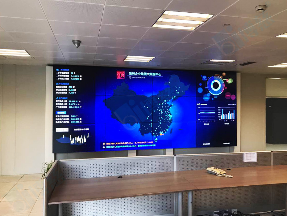 上海大学大数据中心采用博慈液晶拼接屏组成3（行）×4（列）的拼接大屏幕