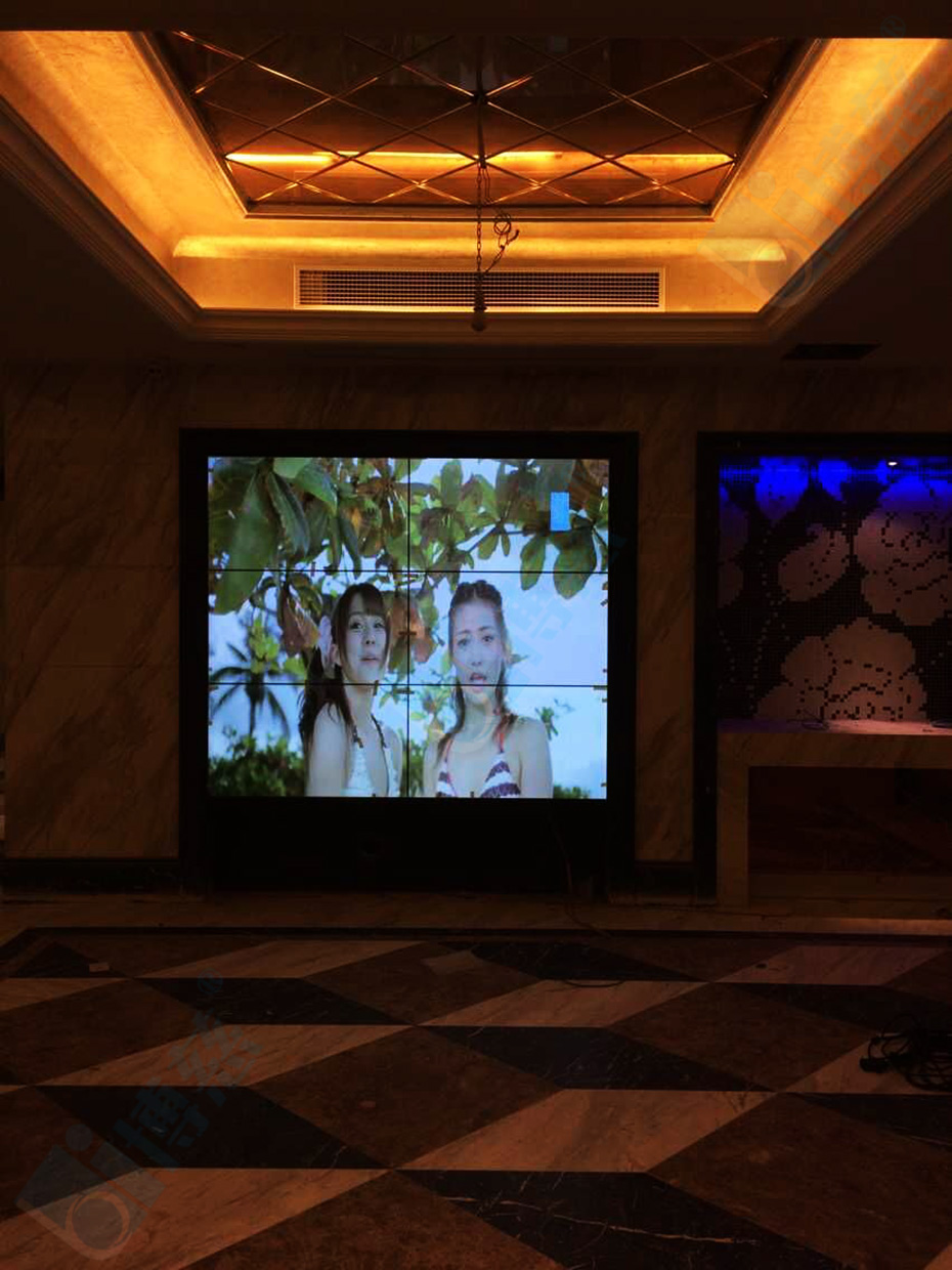 博慈针对上海七宝汇宝广场KTV整体房间的装修和客户的要求为其设计了一套3×2高清晰、高亮度、高分辨率的博慈46寸液晶拼接屏多功能展示娱乐系统