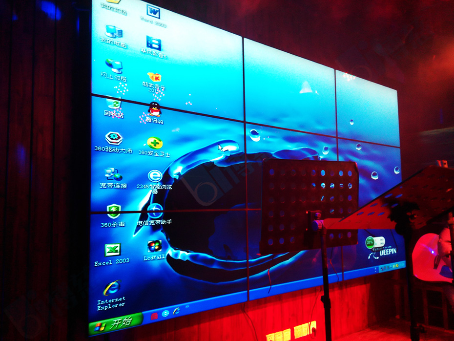 博慈为江苏苏州周庄红庭酒吧量身打造的一套9块3×3拼接的液晶拼接屏多媒体舞台娱乐展示系统电视墙