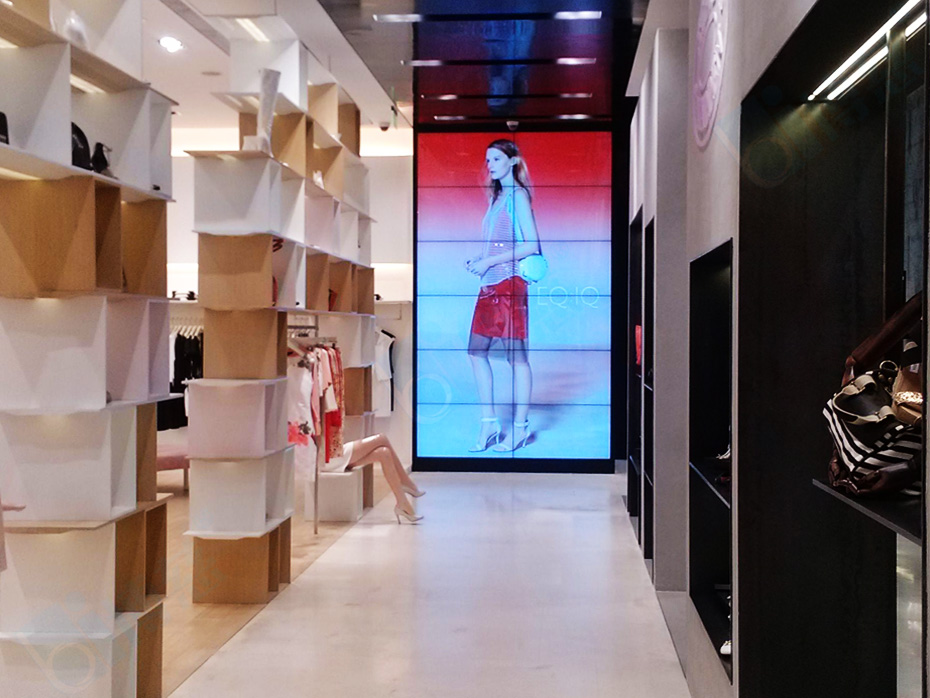 NINE WEST(玖熙）北京专卖店三星3.5mm55寸液晶拼接屏商业展示系统电视墙