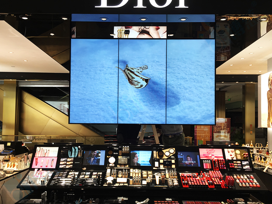 博慈为福建福州大洋百货Dior专卖店打造一套定制化的多媒体互动展示平台