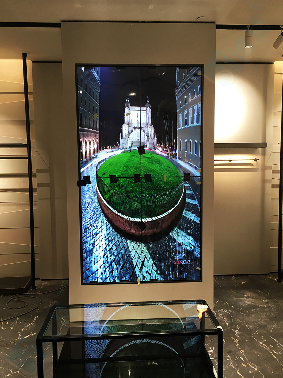 4台三星3.5mm46寸液晶拼接屏打造浙江温州时代广场多媒体互动展示系统平台