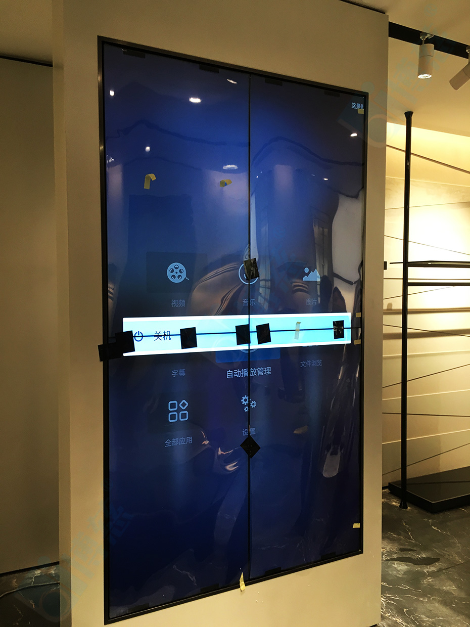 博慈为浙江温州时代广场量身定制了一套2×2竖屏拼接的多媒体互动展示系统平台