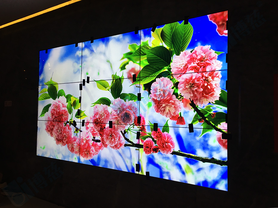 上海来福士广场影楼与在商显行业享负盛名的博慈联袂打造一套立体演播式多媒体展示系统电视墙