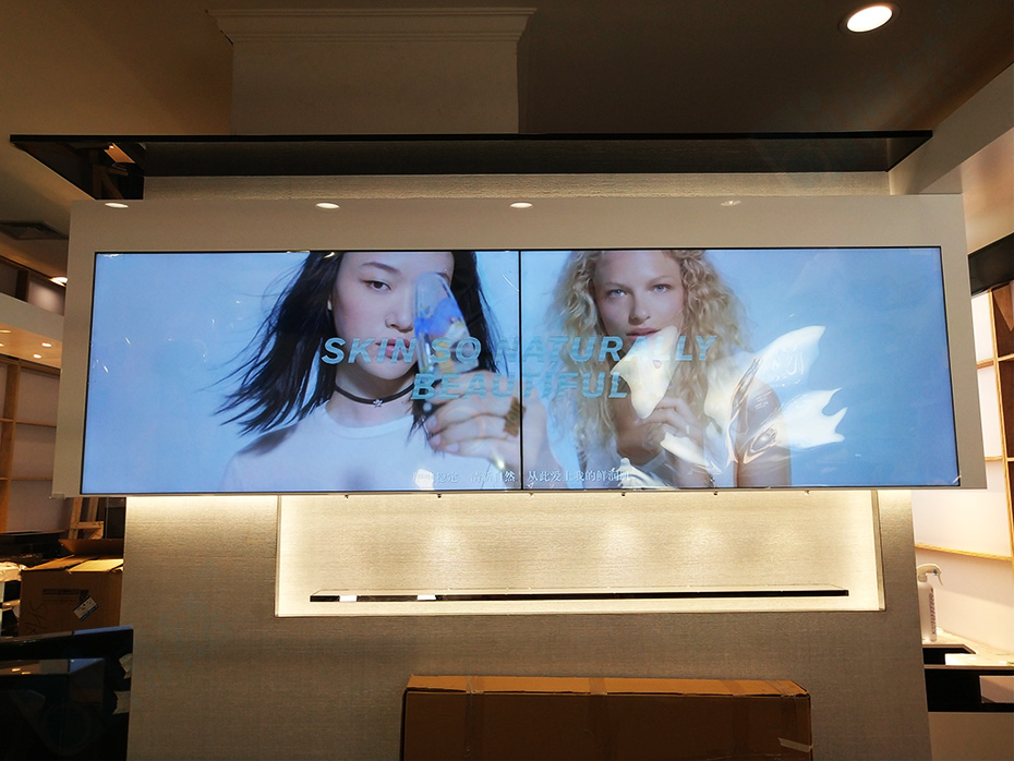 2台三星3.5mm55寸液晶拼接屏原装整机来打造北京海定区国际购物中心Dior旗舰店展示系统平台。