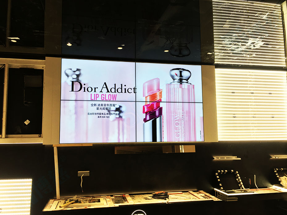 博慈三星原装整机打造哈尔滨远大购物中心Dior迪奥展示系统平台