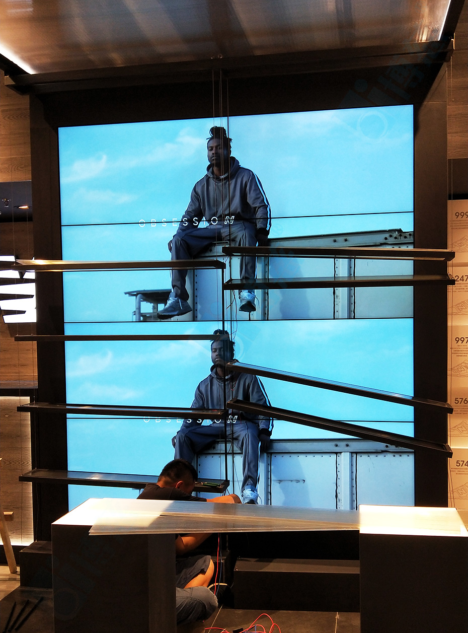 辽宁大连综合商场购物中心引进博慈46寸液晶拼接屏打造专柜品牌展示平台