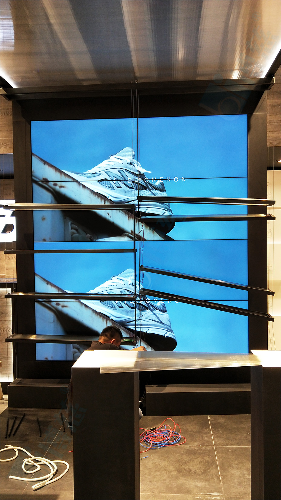 辽宁大连综合商场购物中心引进博慈液晶拼接屏打造专柜品牌展示平台