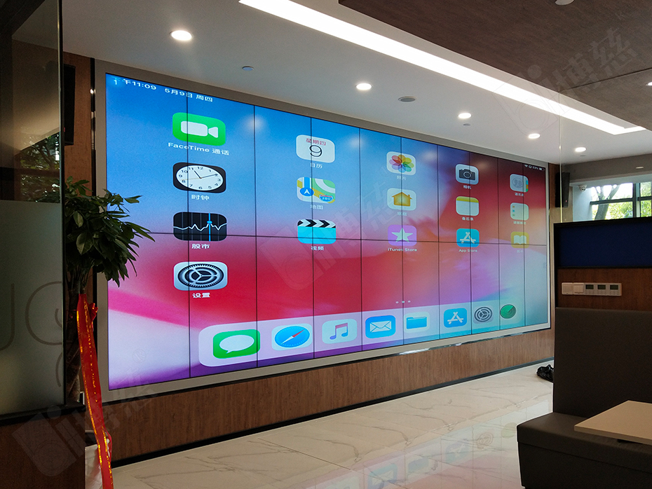 博慈竖屏拼接展示系统进驻上海湾谷科技园展示中心